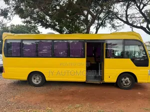 Hyundai County 2015 Yellow
