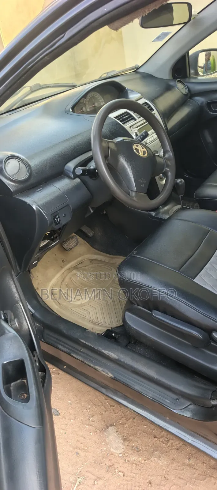 Toyota Yaris 2010 Gray