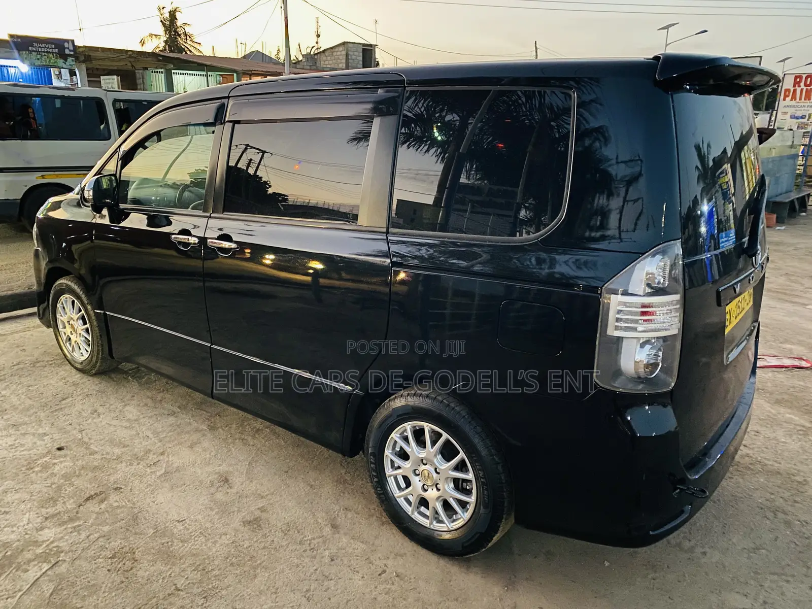 Toyota Voxy X 2WD 8-Seater 2011 Black
