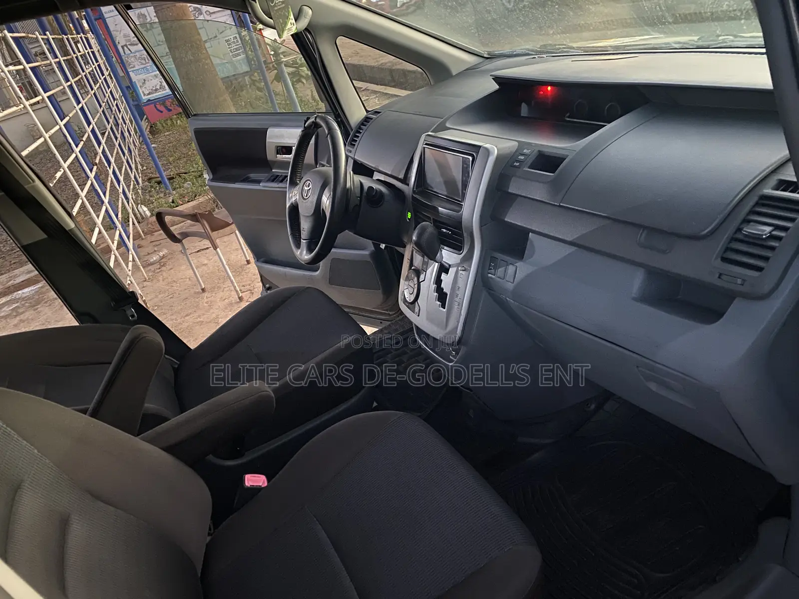 Toyota Voxy X 2WD 8-Seater 2011 Black