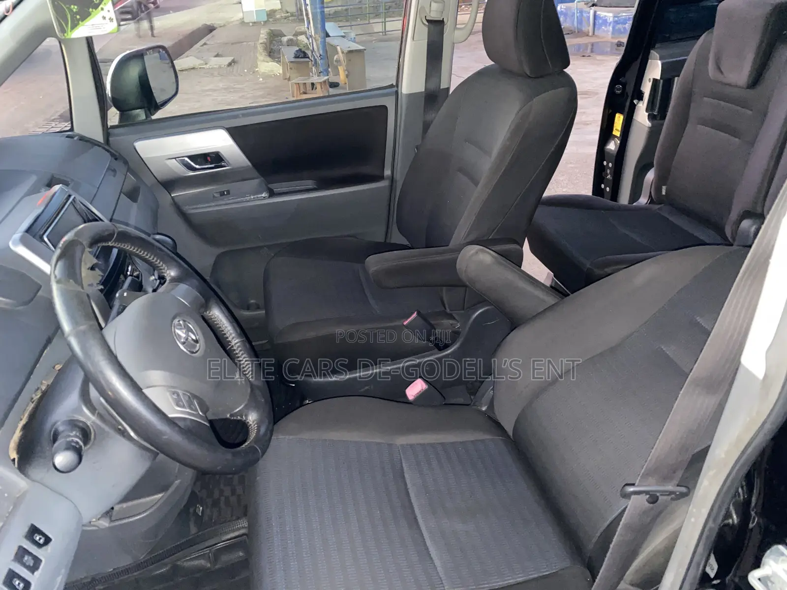 Toyota Voxy X 2WD 8-Seater 2011 Black