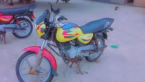 Bajaj Boxer 2022 Yellow