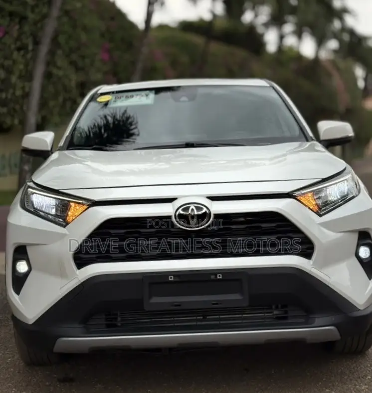 Toyota RAV4 XLE AWD 2023 White