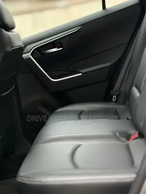 Toyota RAV4 XLE AWD 2023 White