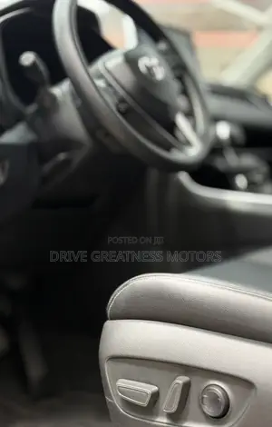 Toyota RAV4 XLE AWD 2023 White