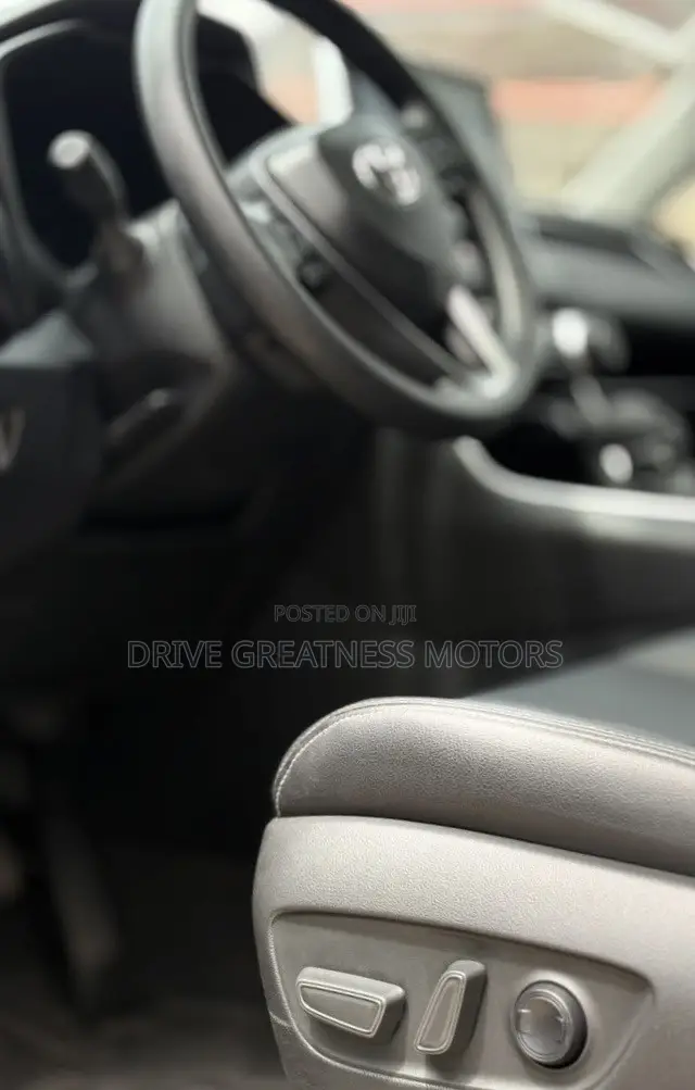 Toyota RAV4 XLE AWD 2023 White