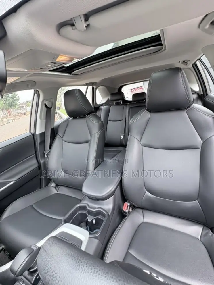 Toyota RAV4 XLE AWD 2023 White