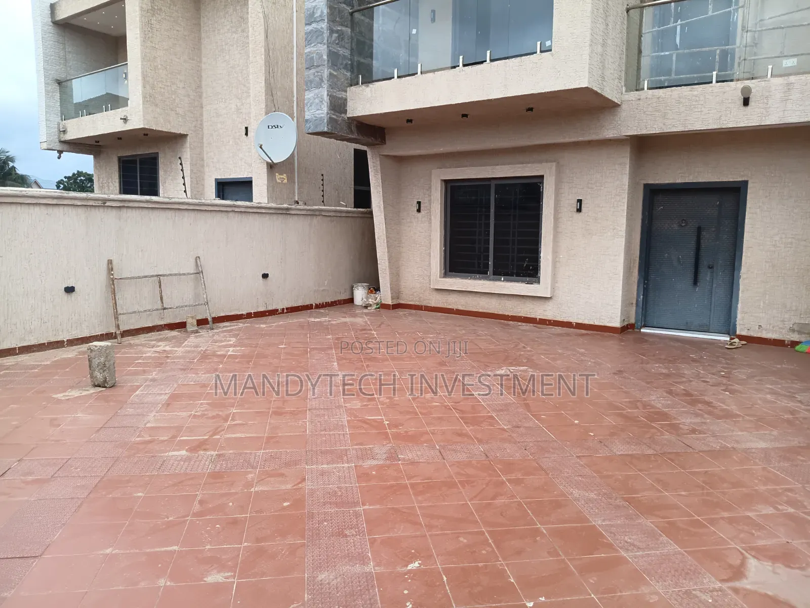 4bdrm Mansion in Lake Side Estate for sale