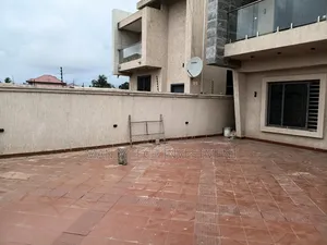 4bdrm Mansion in Lake Side Estate for sale