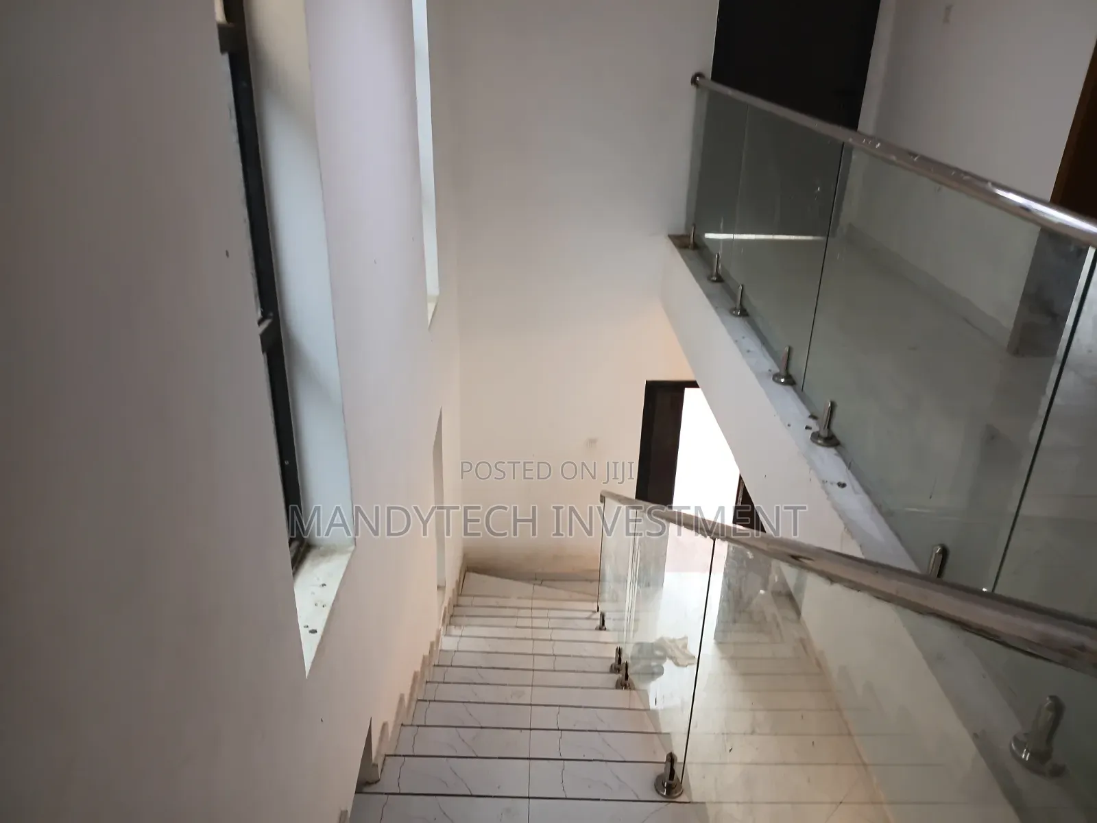 4bdrm Mansion in Lake Side Estate for sale