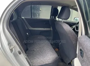 Toyota Vitz 2010 Silver