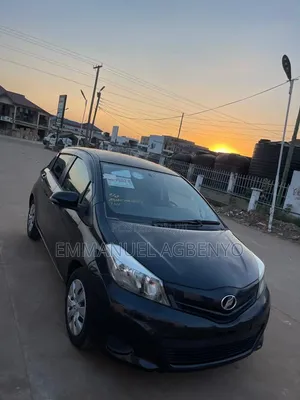 Toyota Vitz 1.3 FWD 5dr 2012 Black