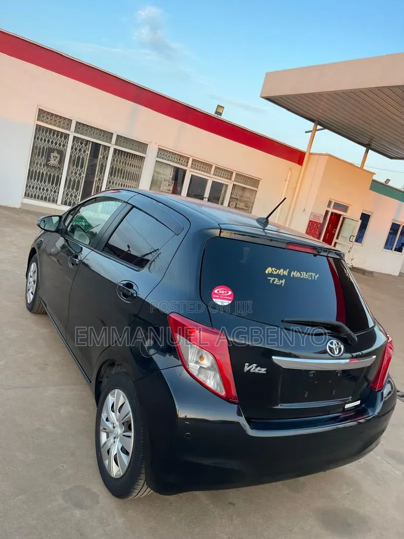 Toyota Vitz 1.3 FWD 5dr 2012 Black