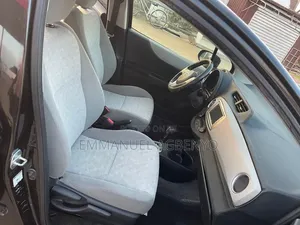 Toyota Vitz 1.3 FWD 5dr 2012 Black