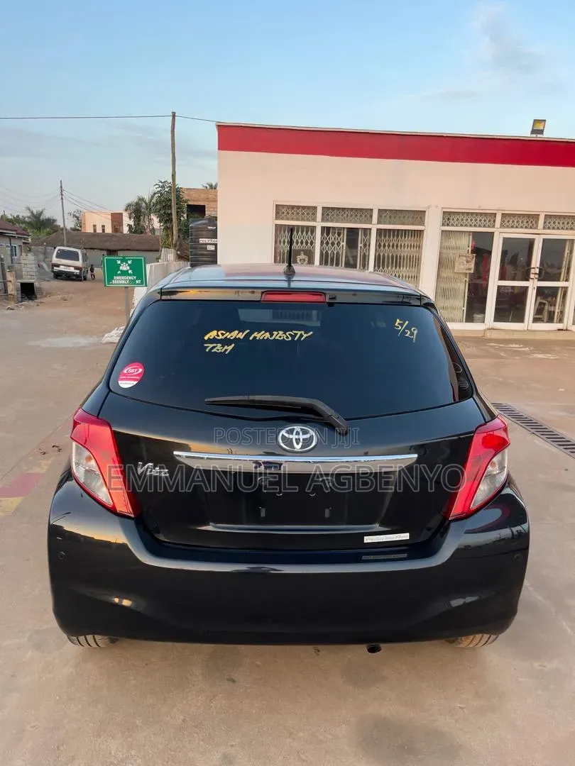 Toyota Vitz 1.3 FWD 5dr 2012 Black