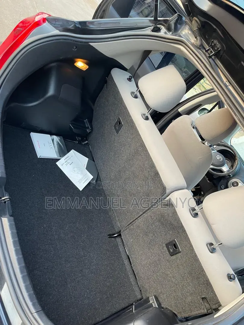 Toyota Vitz 1.3 FWD 5dr 2012 Black