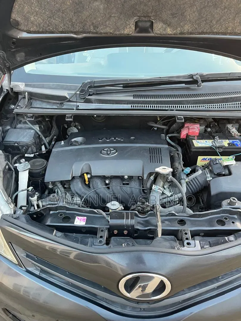 Toyota Vitz 1.3 FWD 5dr 2012 Black