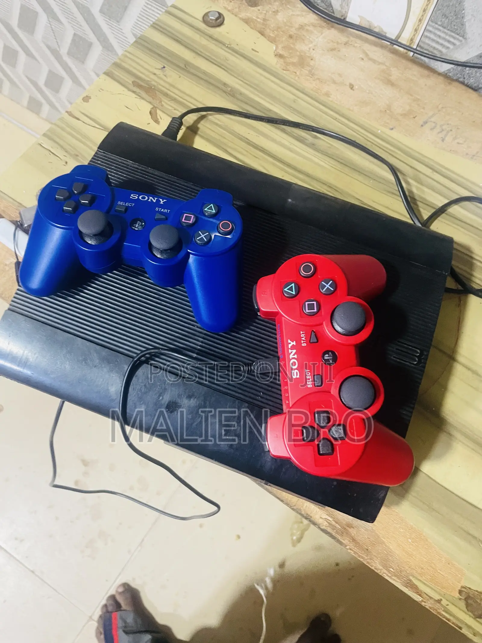 Fully Jailbroken Ps3 With 2 Controllers