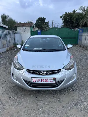 Hyundai Elantra Limited Sedan FWD (1.8L 4cyl 6A) 2013 Silver