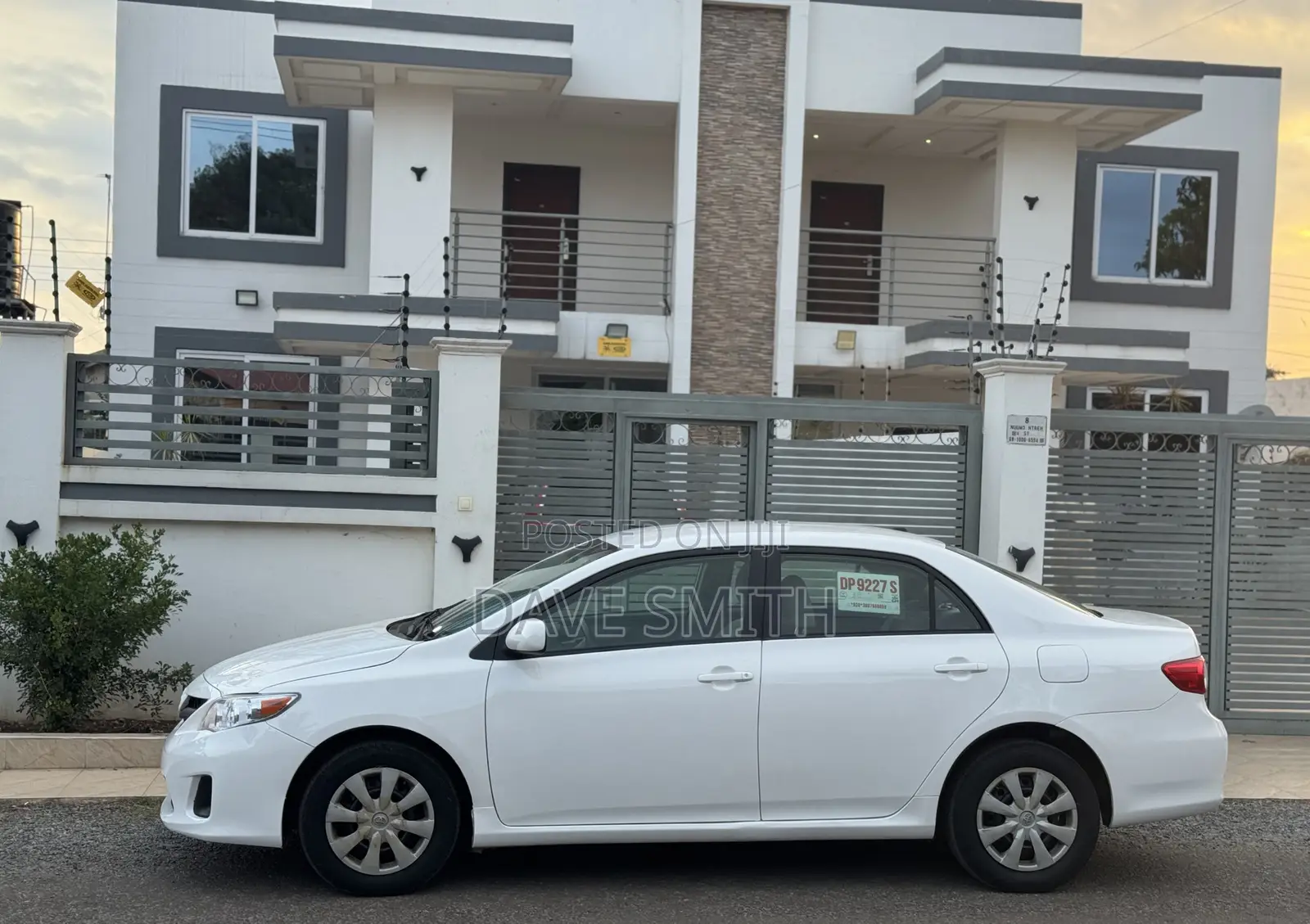 Toyota Corolla LE 4dr Sedan (1.8L 4cyl 4A) 2011 White