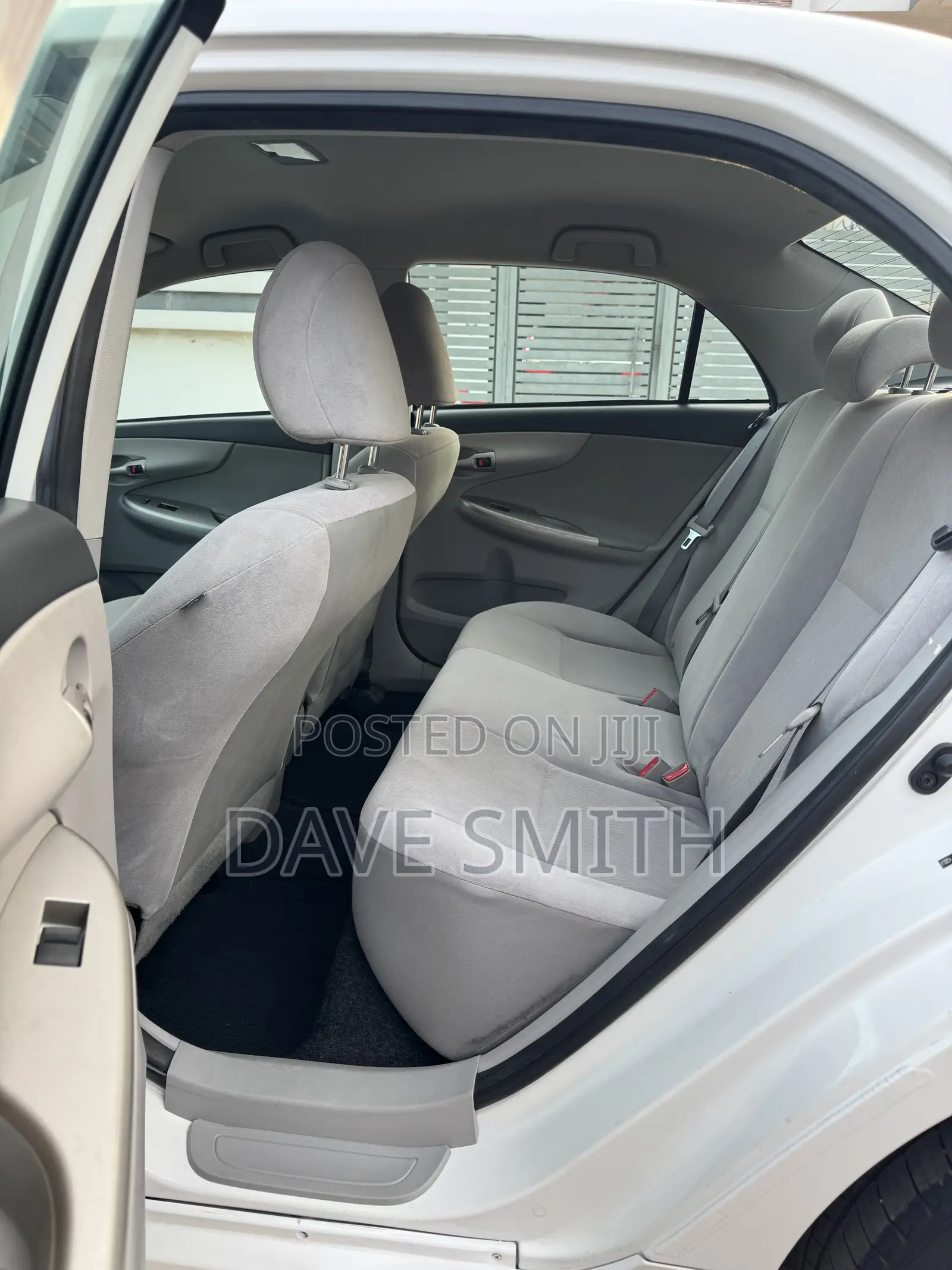 Toyota Corolla LE 4dr Sedan (1.8L 4cyl 4A) 2011 White