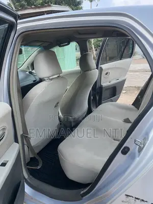 Toyota Vitz 2010 Silver