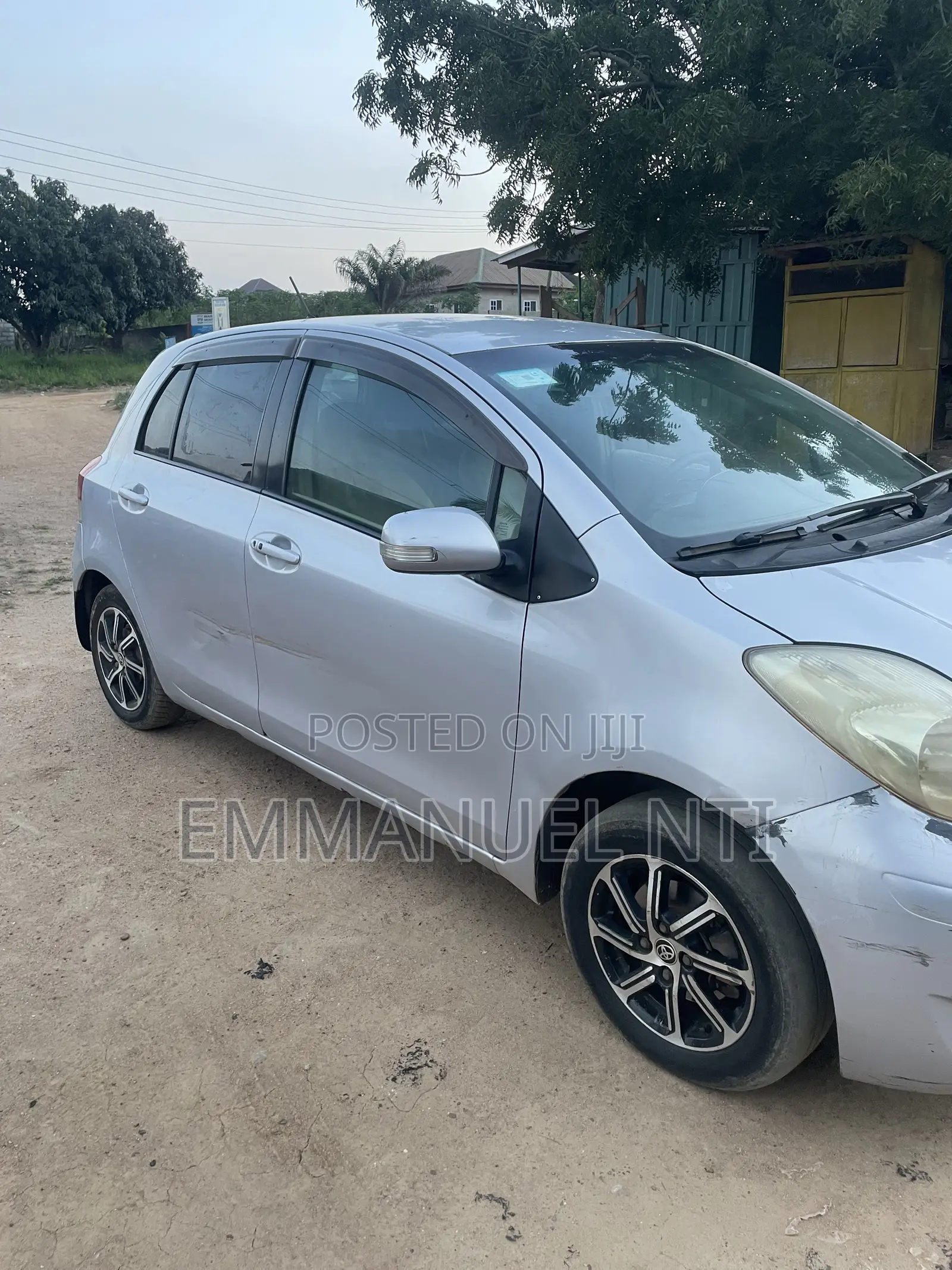 Toyota Vitz 2010 Silver