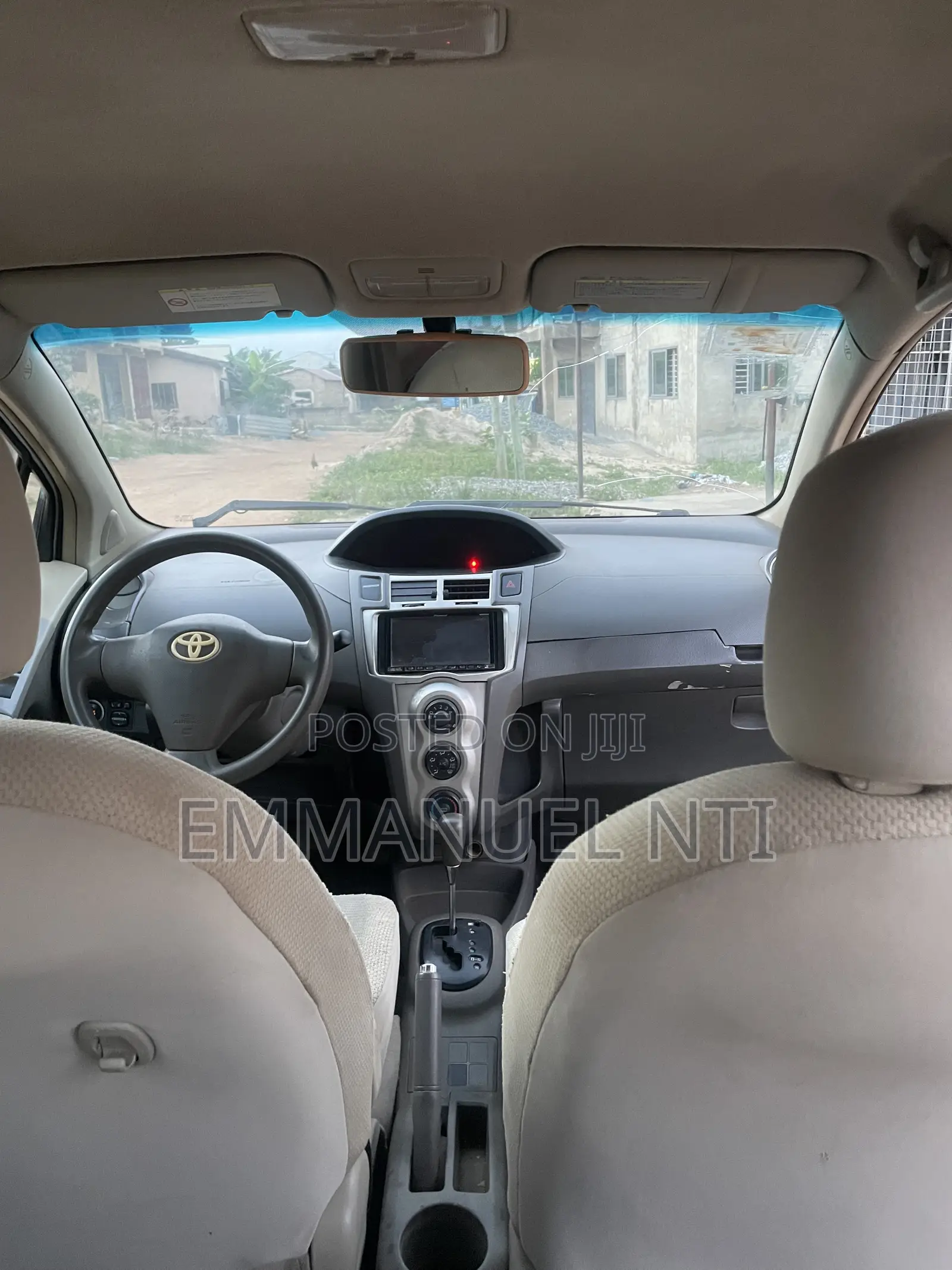 Toyota Vitz 2010 Silver