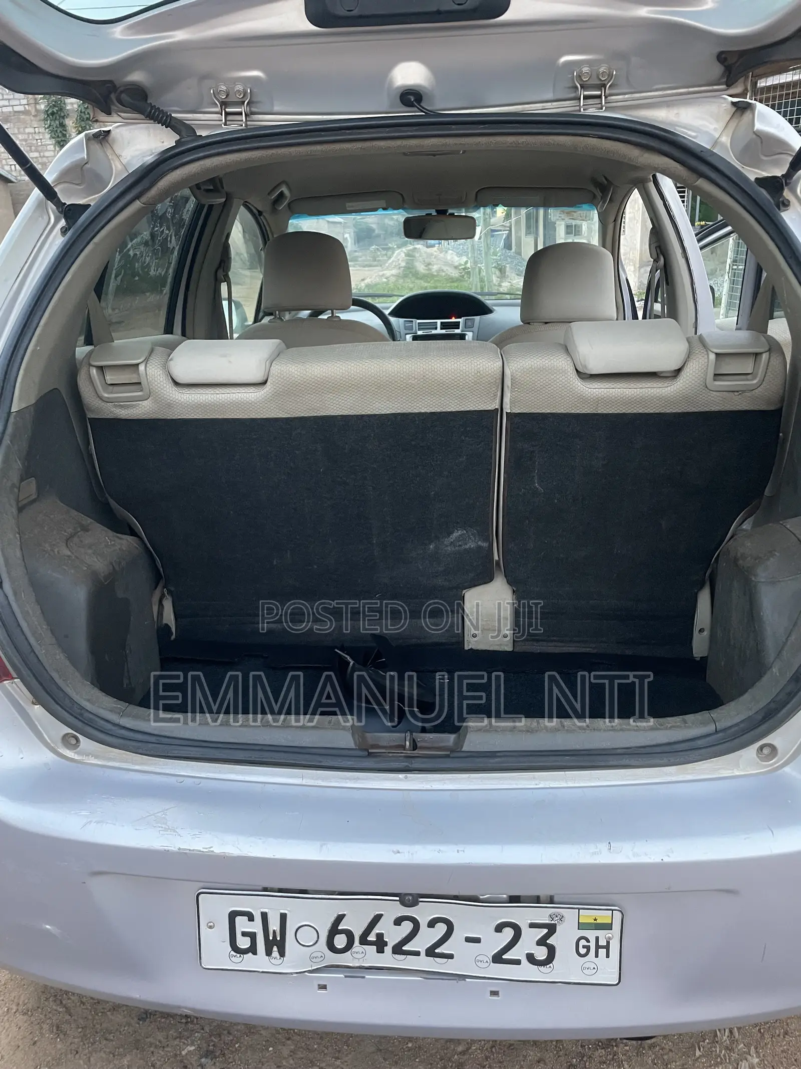 Toyota Vitz 2010 Silver