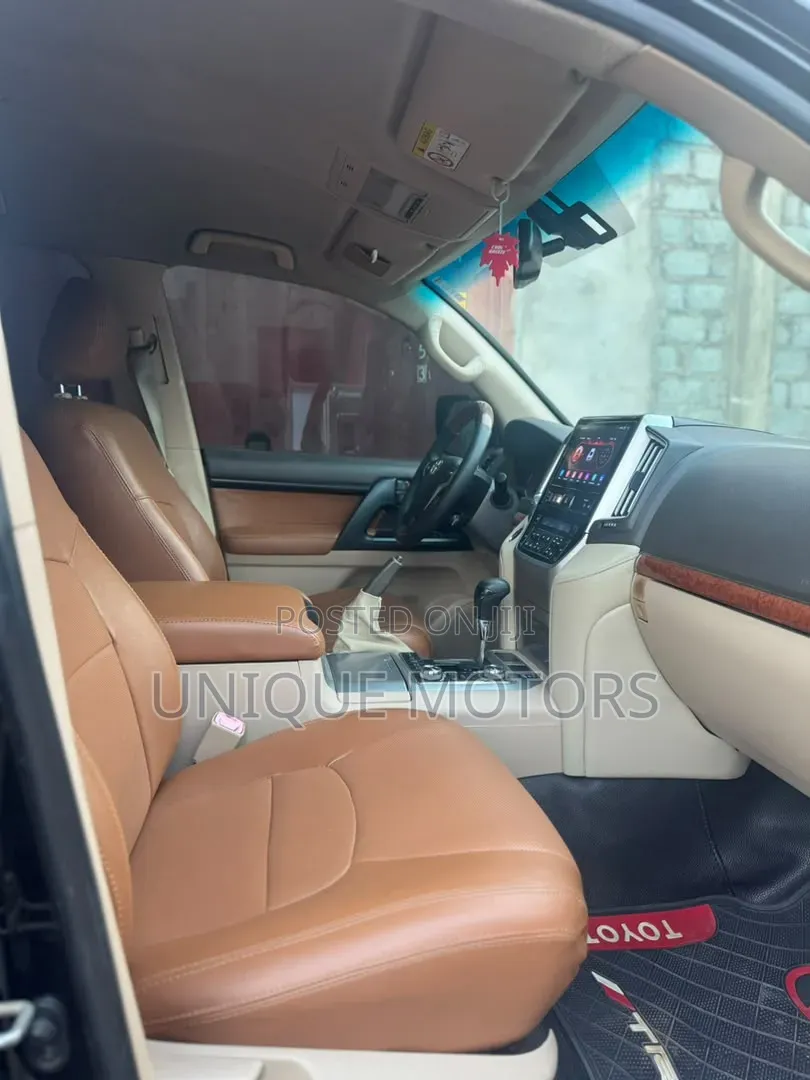 Toyota Land Cruiser 2015 Black