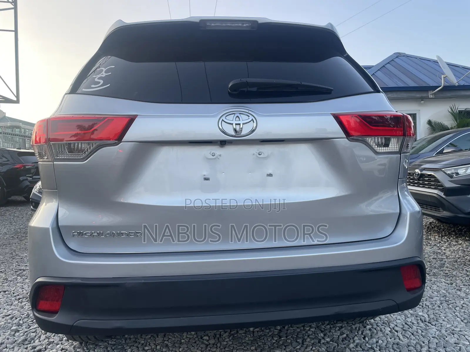 Toyota Highlander LE 2019 Silver