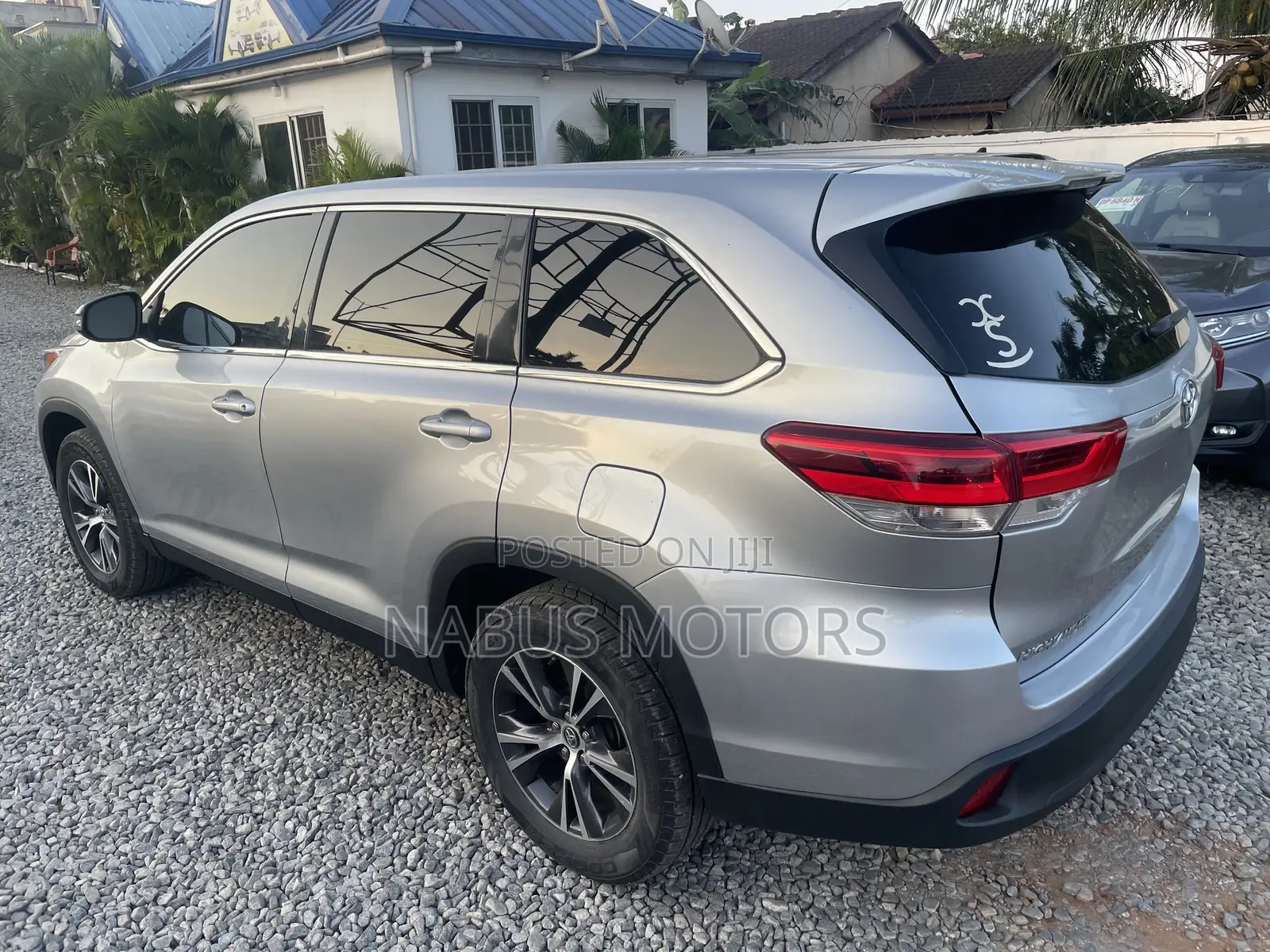 Toyota Highlander LE 2019 Silver