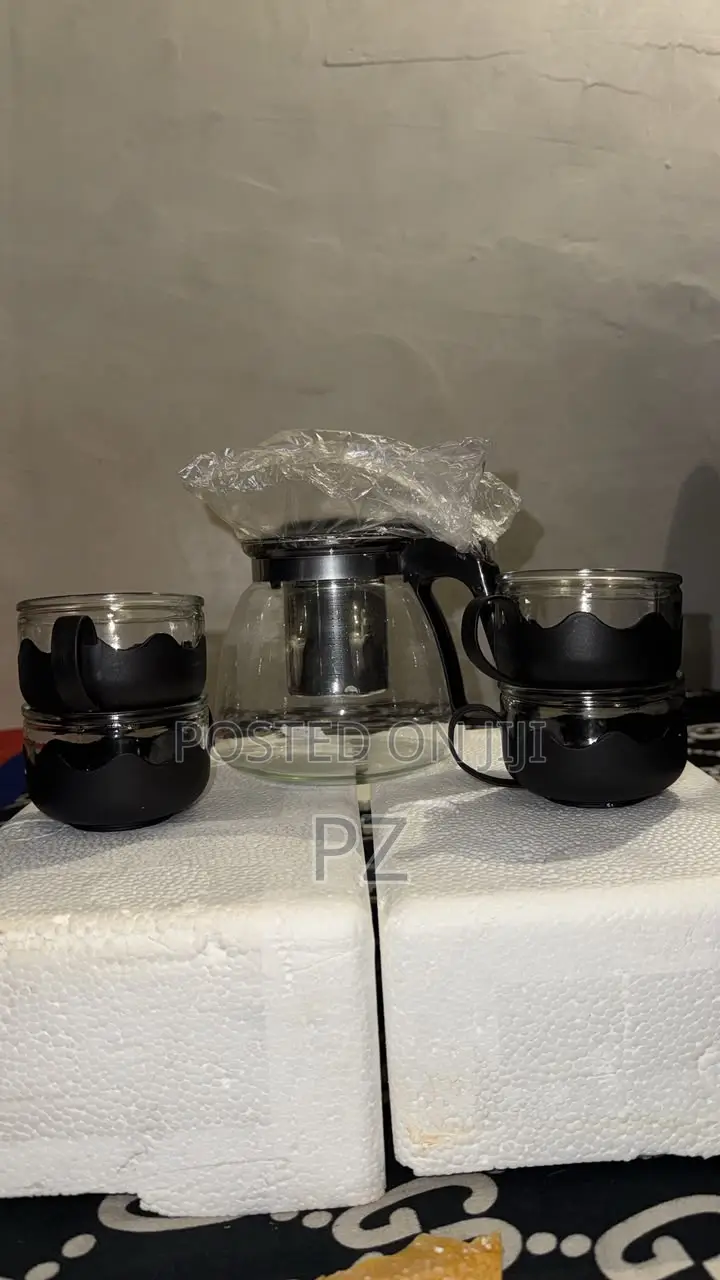Teapot Plus 4 Lotus Cups
