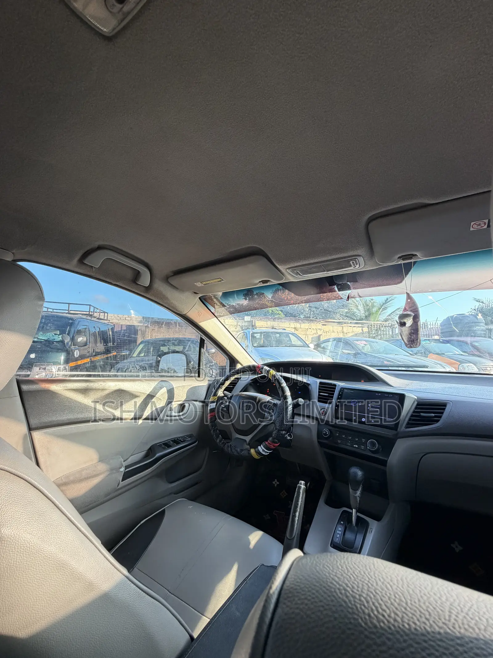 Honda Civic LX 4dr Sedan (1.8L 4cyl CVT) 2014 White