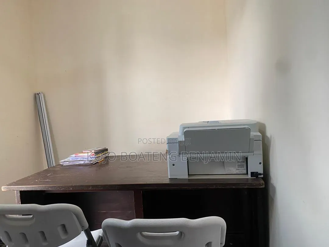 4bdrm House in Akuapim North for sale