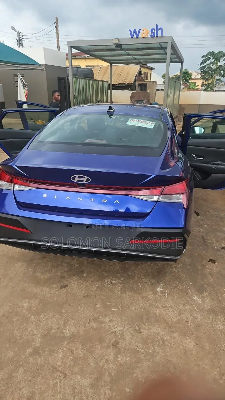 Hyundai Elantra 2024 Blue