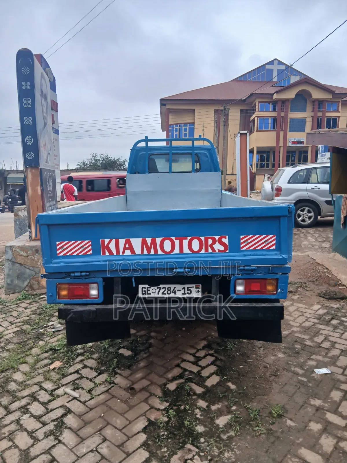 Strong and Neat Bongo Frontier With JT Engine