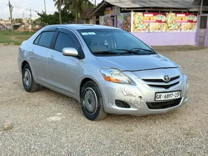 Toyota Belta 2010 Silver
