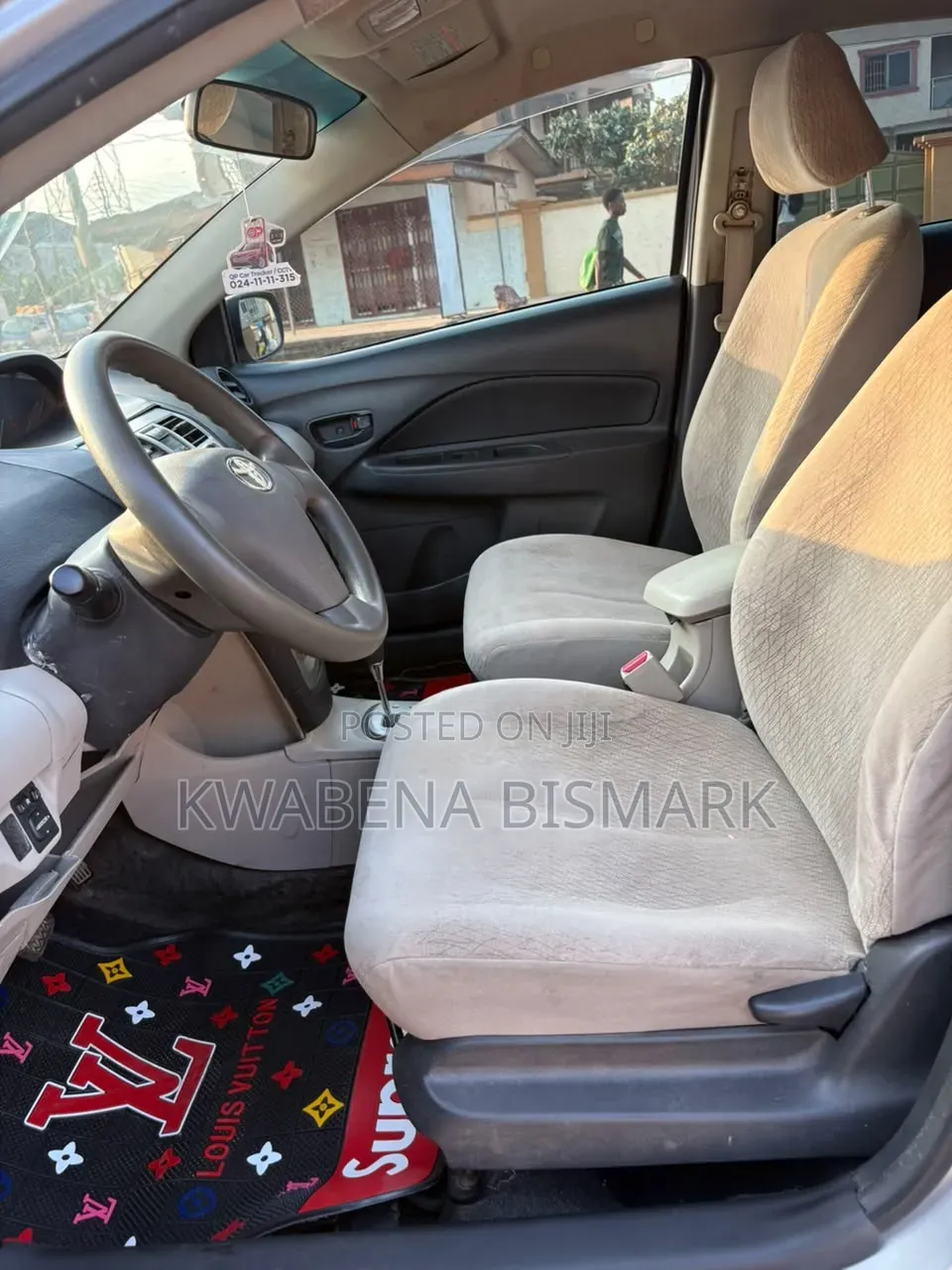 Toyota Belta 2010 Silver