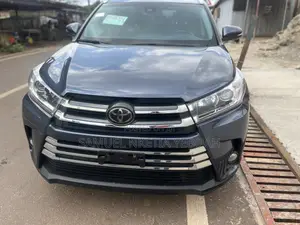 Toyota Highlander XLE 2019 Blue