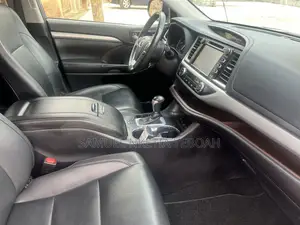 Toyota Highlander XLE 2019 Blue
