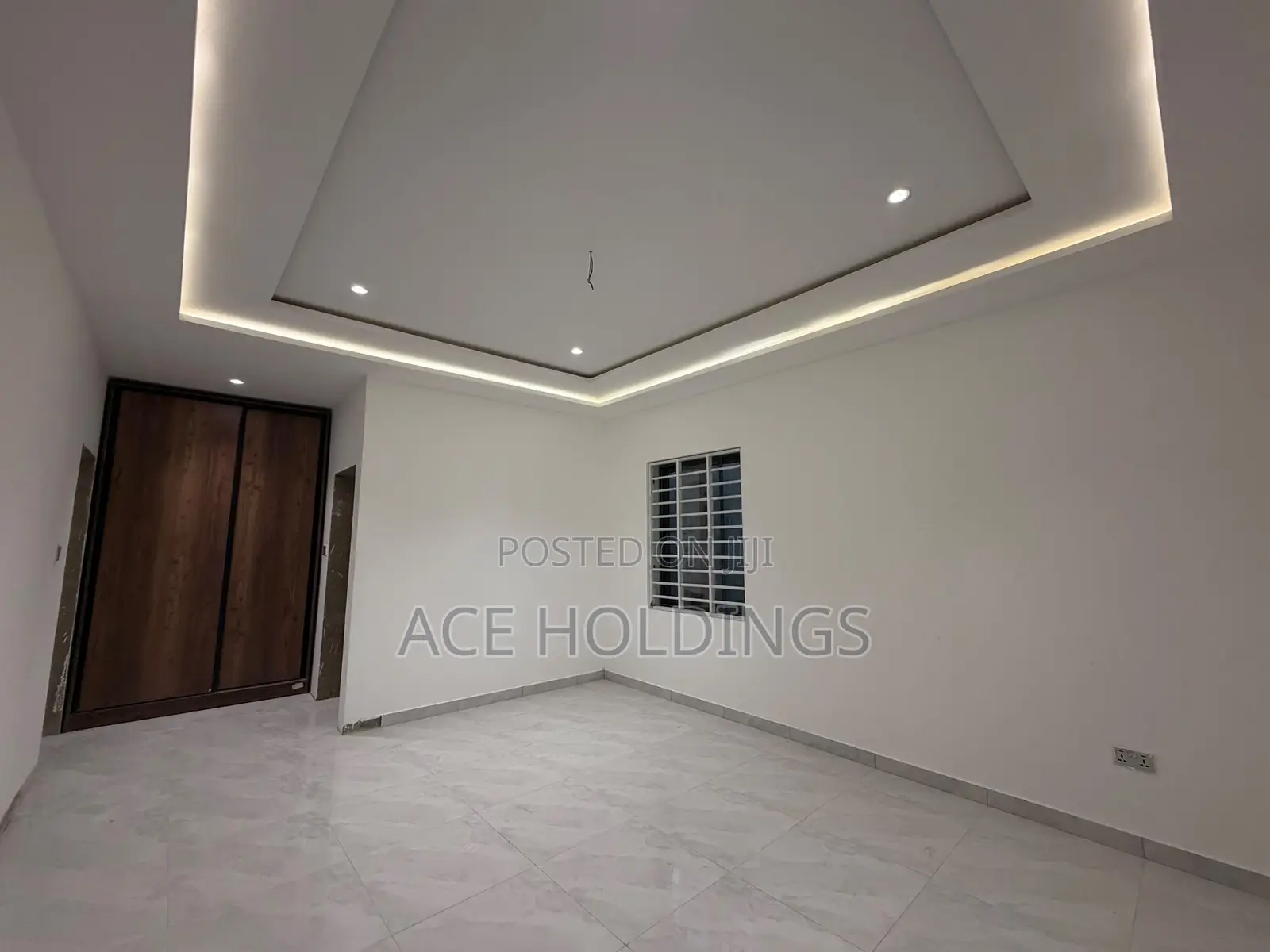 4bdrm Mansion in Nmai Dzorn, School Junction for sale