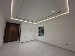 4bdrm Mansion in Nmai Dzorn, School Junction for sale