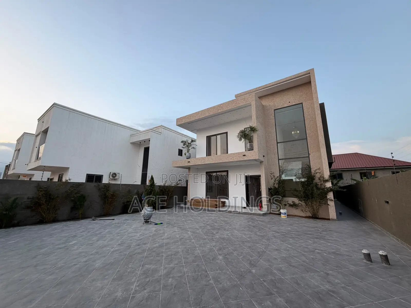 4bdrm Mansion in Nmai Dzorn, School Junction for sale