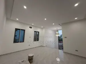 4bdrm Mansion in Nmai Dzorn, School Junction for sale