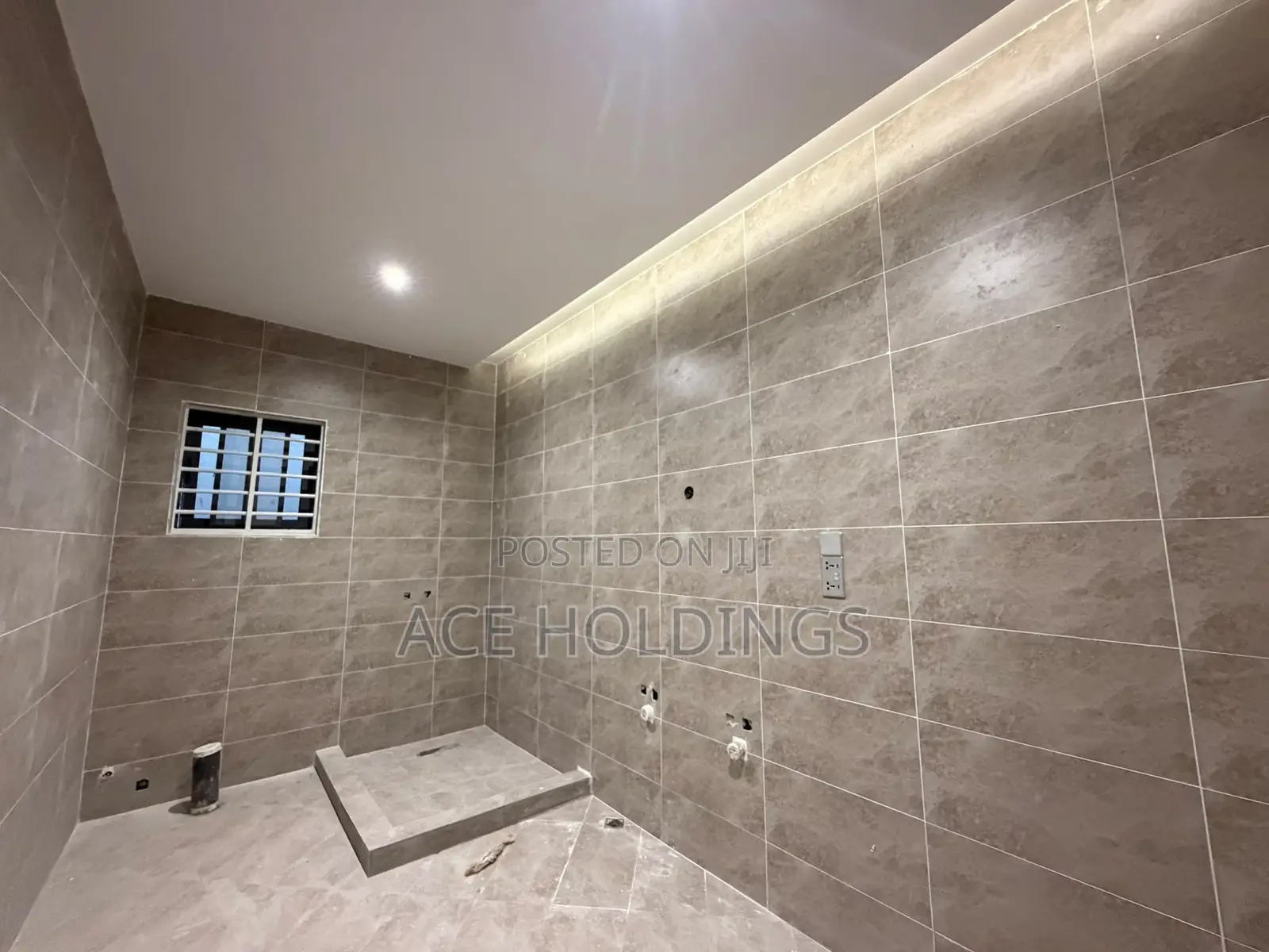 4bdrm Mansion in Nmai Dzorn, School Junction for sale
