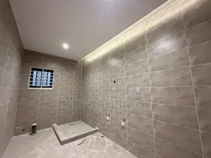 4bdrm Mansion in Nmai Dzorn, School Junction for sale