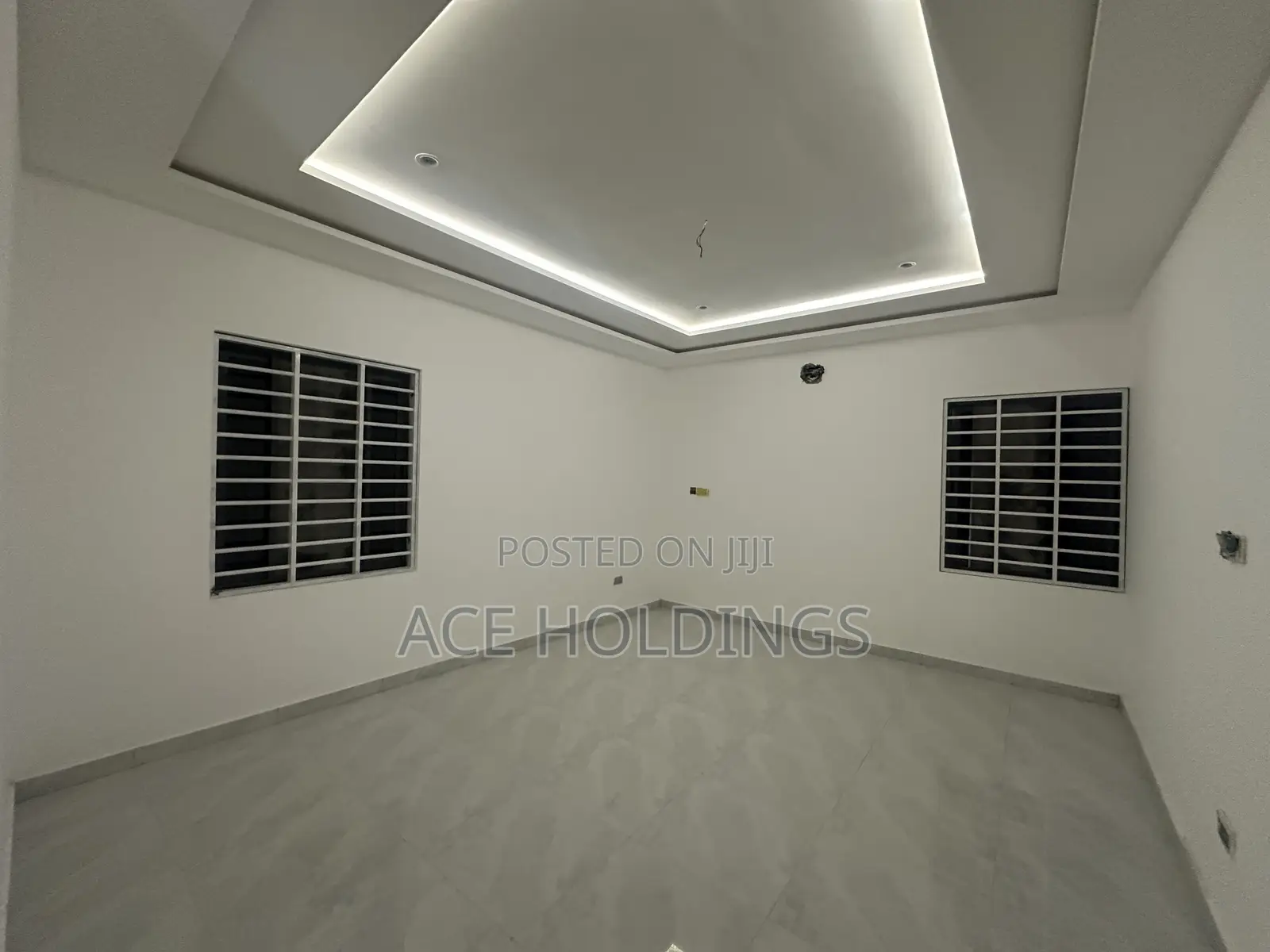 4bdrm Mansion in Nmai Dzorn, School Junction for sale