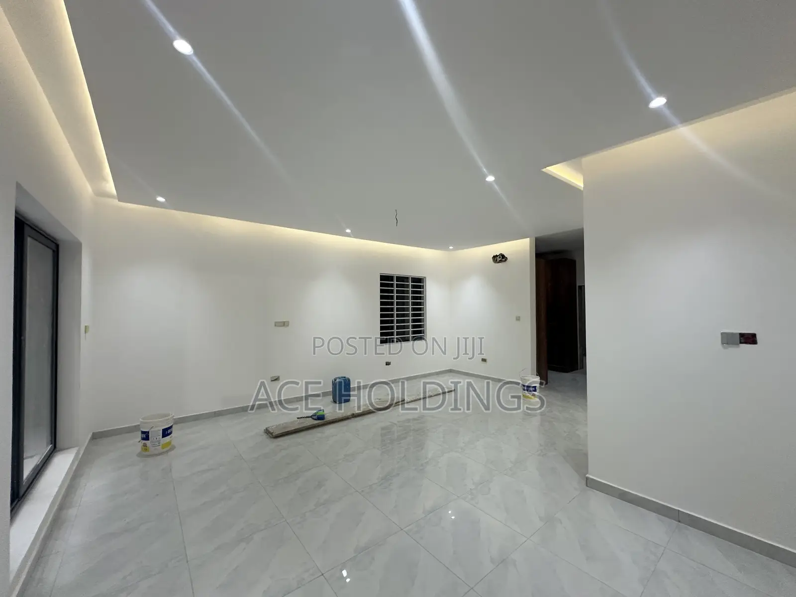4bdrm Mansion in Nmai Dzorn, School Junction for sale