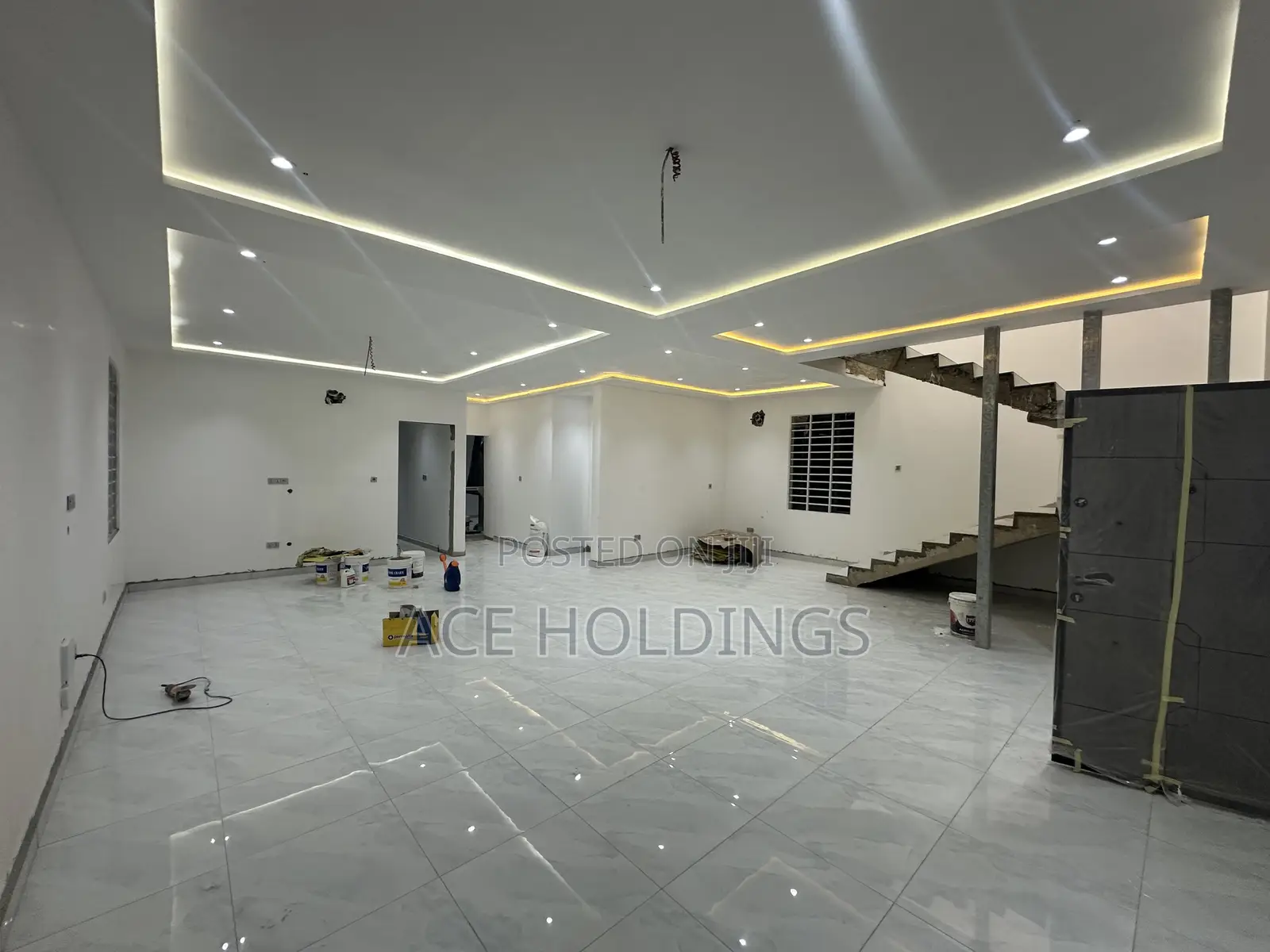 4bdrm Mansion in Nmai Dzorn, School Junction for sale
